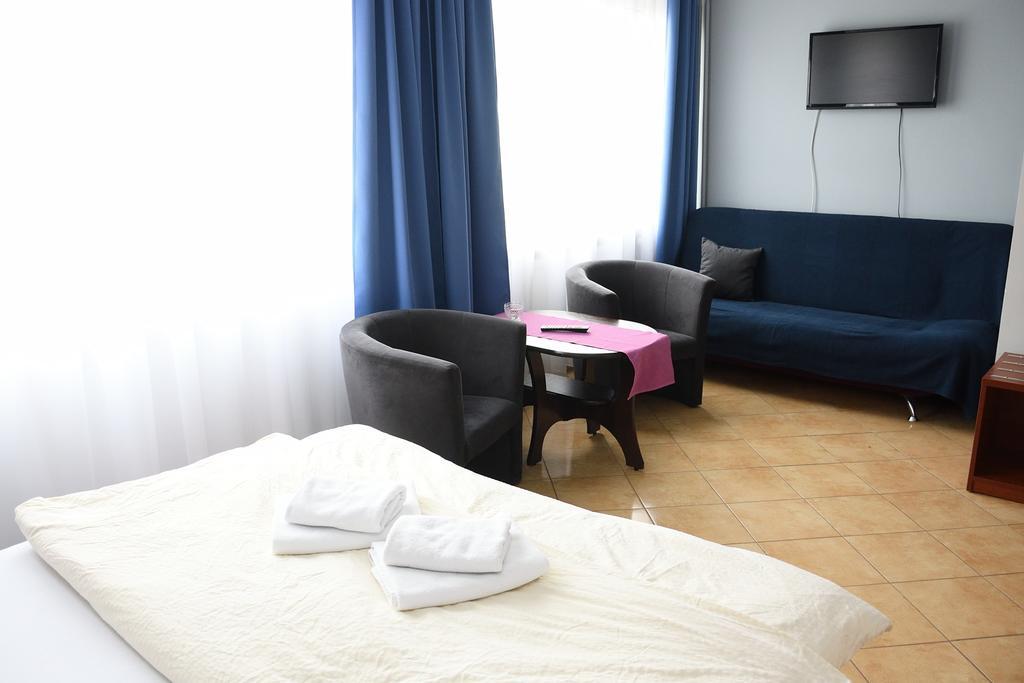 Hotel Elda 2 ビィドゴシュチュ エクステリア 写真